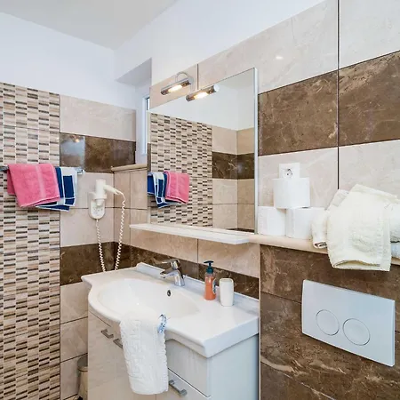 Palma- Two Bedroom With Terrace And Sea View 4 *