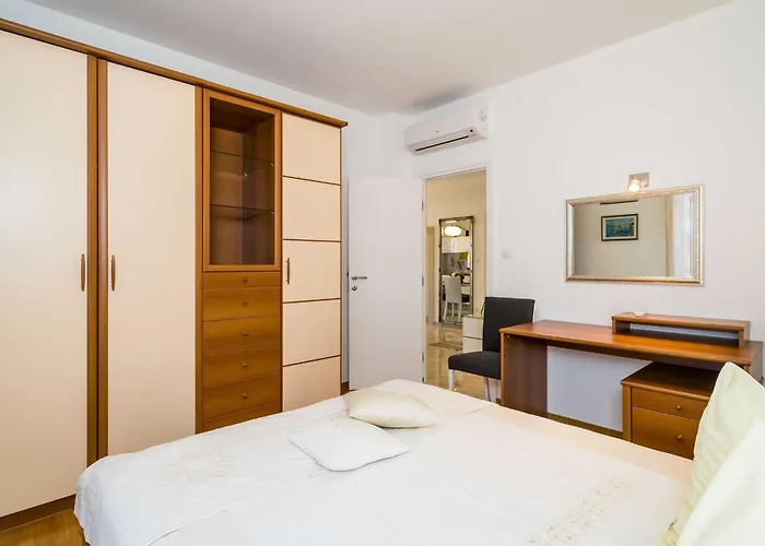 Апартаменты Palma- Two Bedroom With Terrace And Sea View 4 *