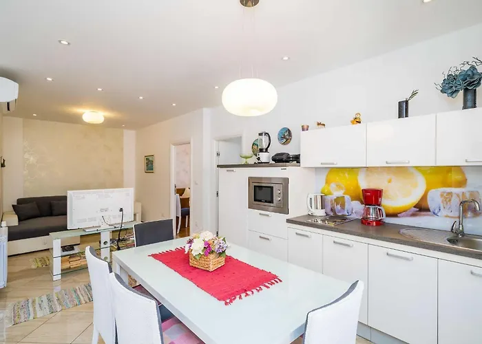 Palma- Two Bedroom With Terrace And Sea View 4 Млини